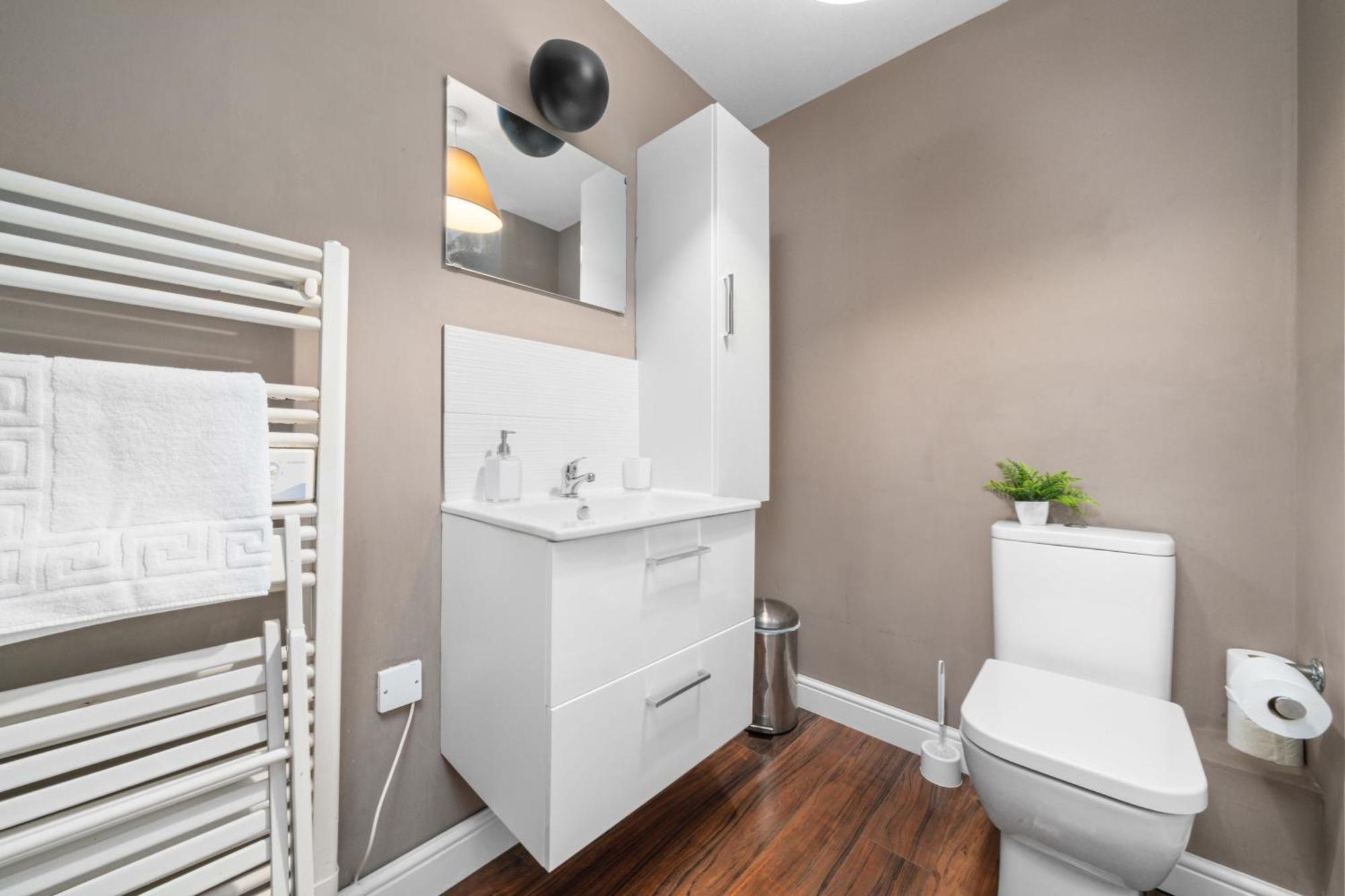 Saughton Suite With Views Of Water Of Leith エディンバラ エクステリア 写真